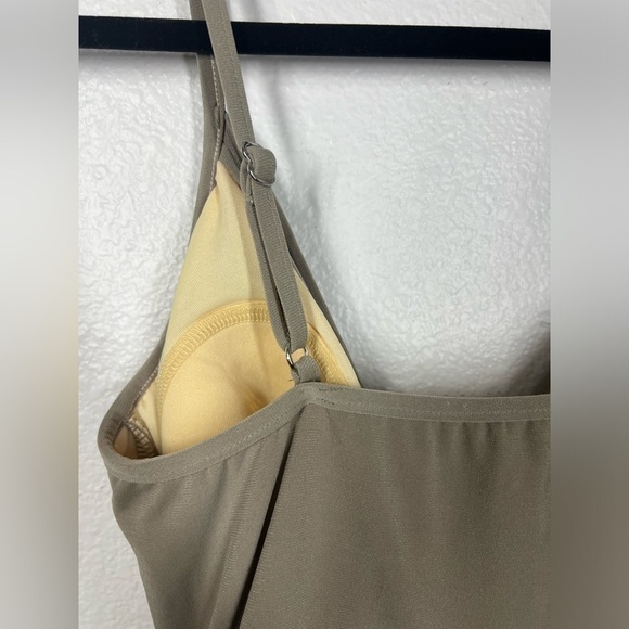 MagicSuit by Miraclesuit One Piece Swimsuit Size 12 - Picture 4 of 9